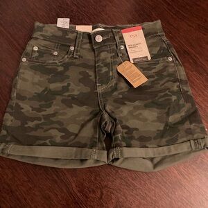 Regular Size Mid Rise Women's 24 in Waist shorts